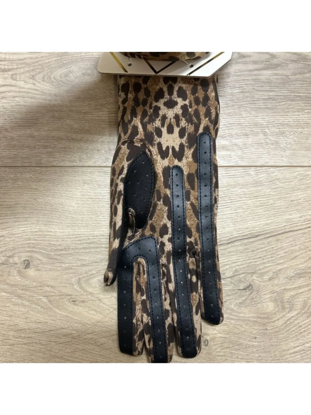Isotoner Women's Size S/M Smartdri Chevron Gloves Leopard Print. New With Tags
